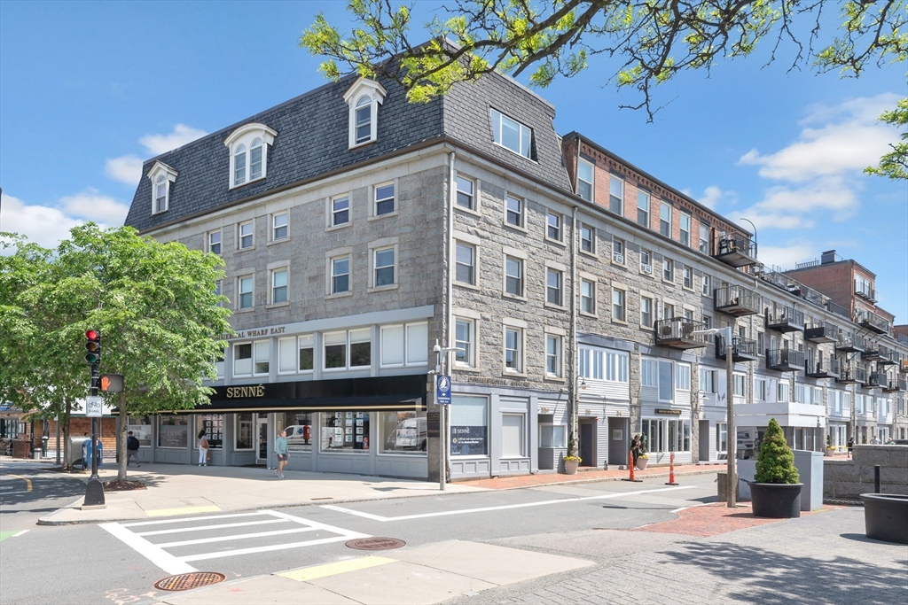 33 Commercial Wharf, Boston, Massachusetts, 2 Bedrooms Bedrooms, 4 Rooms Rooms,1 BathroomBathrooms,Residential Lease,For Rent,Commercial Wharf,73548247