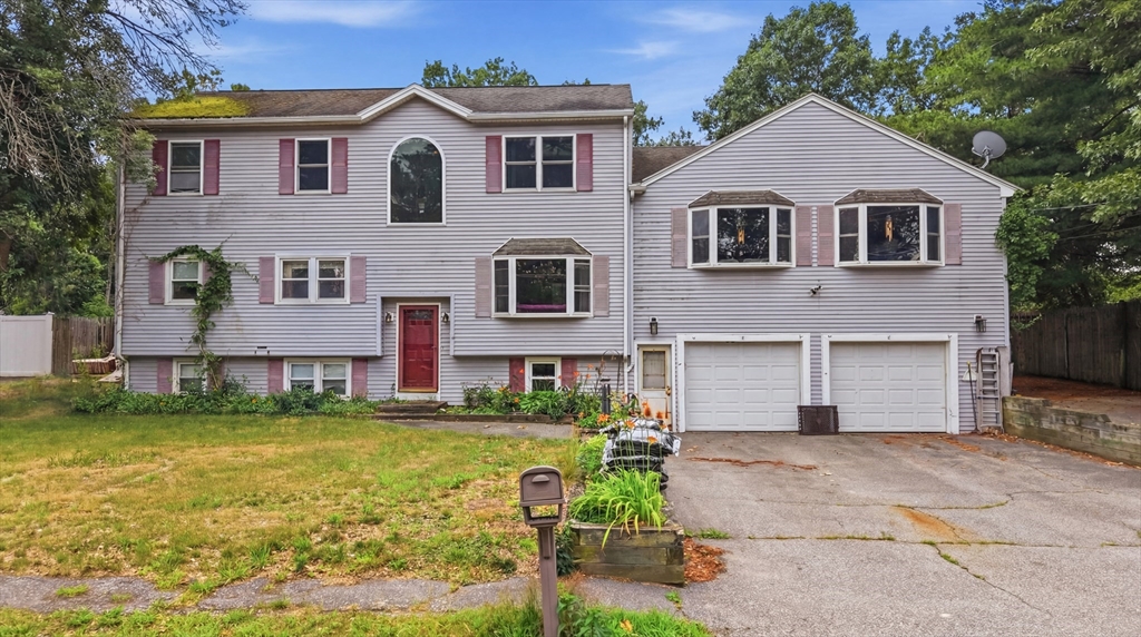 12 Harjean Rd, Billerica, Massachusetts, 5 Bedrooms Bedrooms, 8 Rooms Rooms,2.5 BathroomsBathrooms,Residential,For Sale,Harjean Rd,73548221