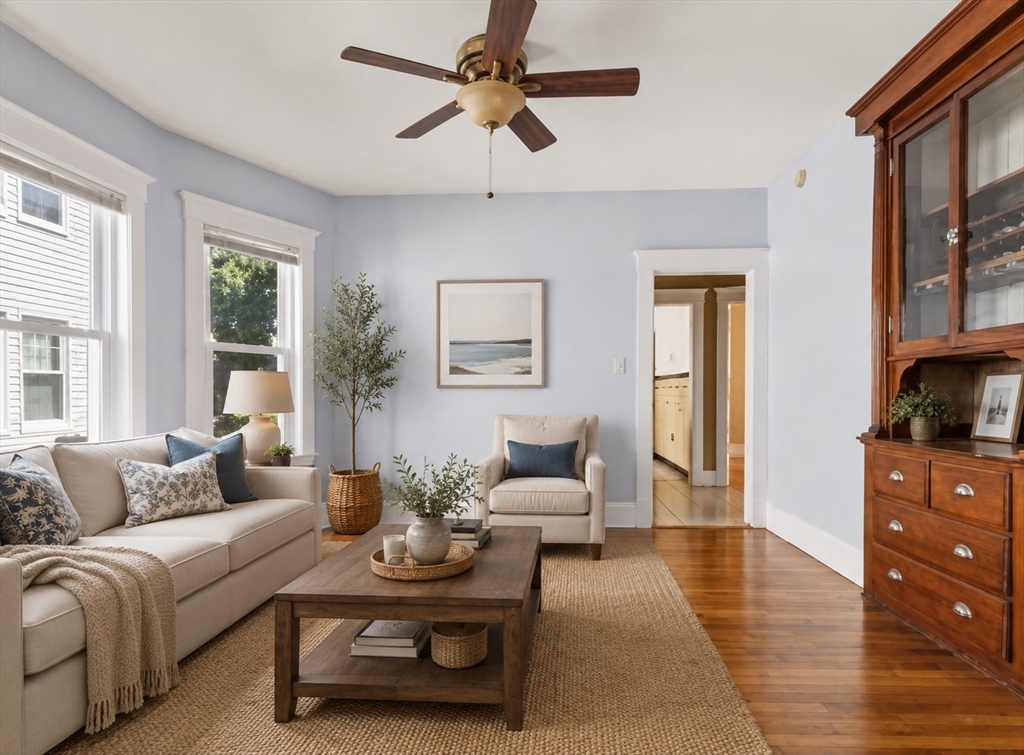 38 George Street, Medford, Massachusetts, 3 Bedrooms Bedrooms, 5 Rooms Rooms,2 BathroomsBathrooms,Residential Lease,For Rent,George Street,73548251