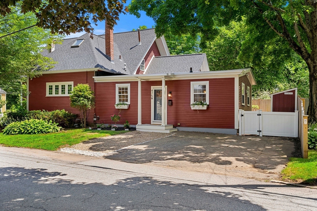 475 Merrimac St, Newburyport, Massachusetts, 2 Bedrooms Bedrooms, 4 Rooms Rooms,2 BathroomsBathrooms,Residential,For Sale,Merrimac St,73547996