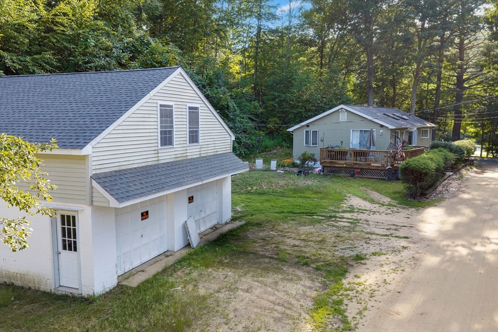 2 Roberts Park Rd, Holland, Massachusetts, 2 Bedrooms Bedrooms, 4 Rooms Rooms,1 BathroomBathrooms,Residential,For Sale,Roberts Park Rd,73548273