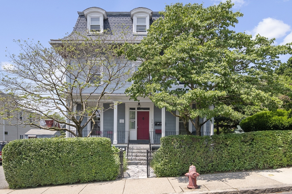 38 Spring, Somerville, Massachusetts, 1 Bedroom Bedrooms, 3 Rooms Rooms,1 BathroomBathrooms,Residential Lease,For Rent,Spring,73536735