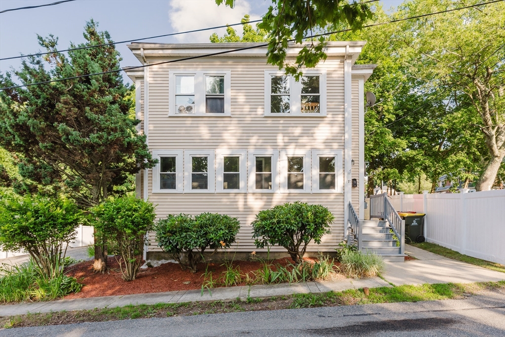 75 Hammond St, Bridgewater, Massachusetts, 6 Bedrooms Bedrooms, 14 Rooms Rooms,3 BathroomsBathrooms,Residential Income,For Sale,Hammond St,73548308