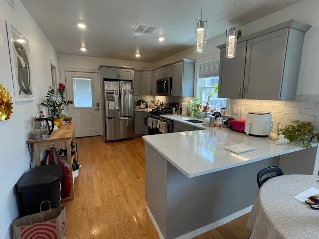6 Beech St, Cambridge, Massachusetts, 3 Bedrooms Bedrooms, 4 Rooms Rooms,2 BathroomsBathrooms,Residential Lease,For Rent,Beech St,73548291