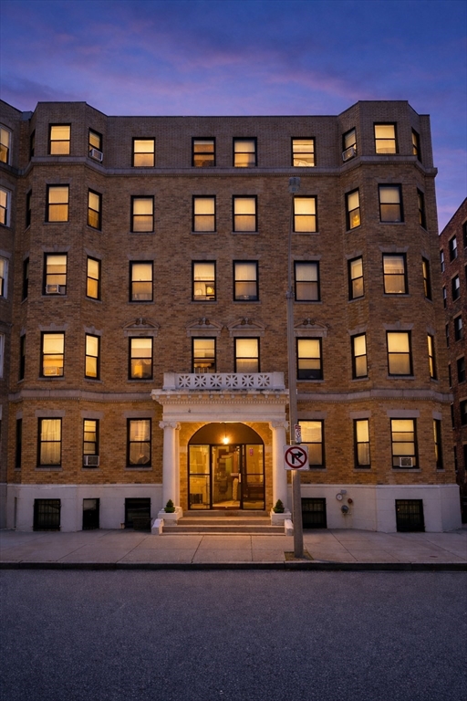 5 Royce Rd, Boston, Massachusetts, 2 Bedrooms Bedrooms, 4 Rooms Rooms,1 BathroomBathrooms,Residential Lease,For Rent,Royce Rd,73548299