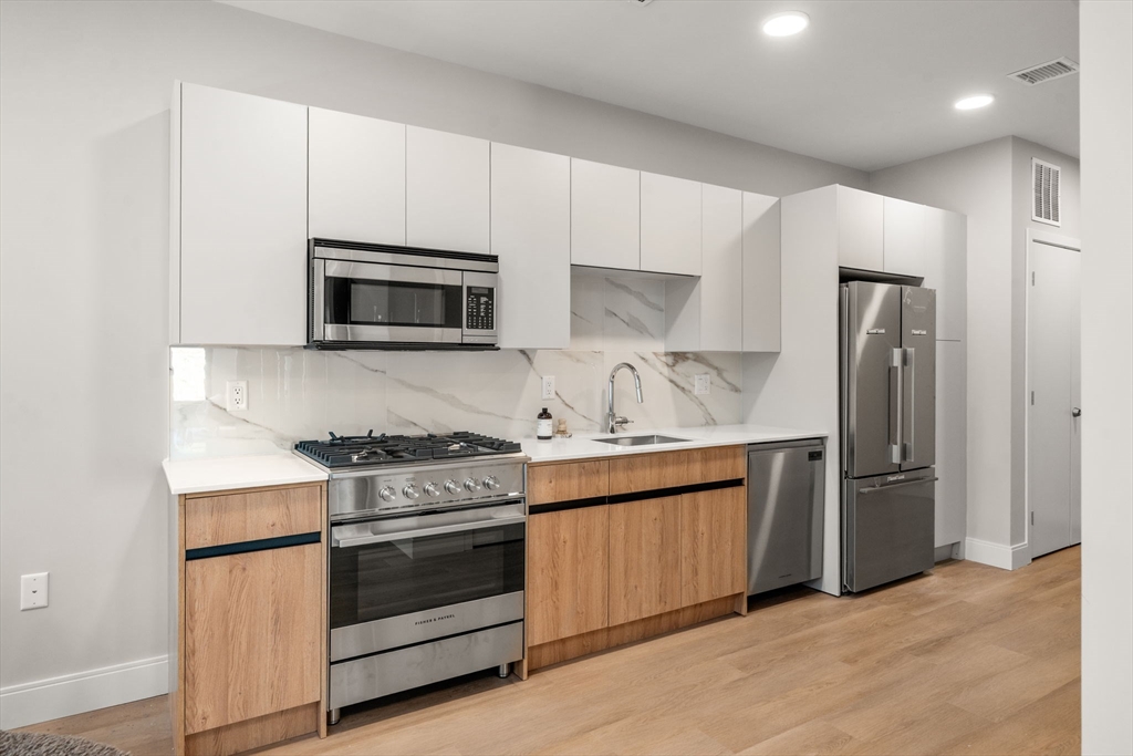 249 Corey Road, Boston, Massachusetts, 2 Bedrooms Bedrooms, 5 Rooms Rooms,2 BathroomsBathrooms,Residential,For Sale,Corey Road,73548328
