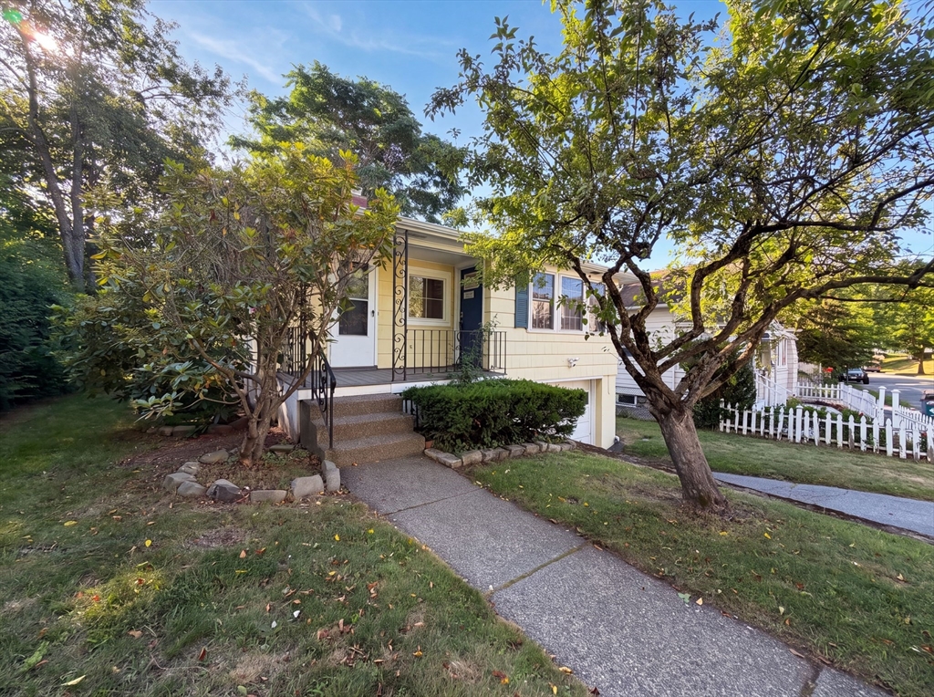 17 Vineyard St, Worcester, Massachusetts, 2 Bedrooms Bedrooms, 5 Rooms Rooms,1 BathroomBathrooms,Residential,For Sale,Vineyard St,73548354