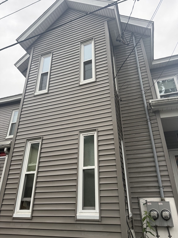 1 Rockdale, Lowell, Massachusetts, 3 Bedrooms Bedrooms, 5 Rooms Rooms,1 BathroomBathrooms,Residential Lease,For Rent,Rockdale,73548373