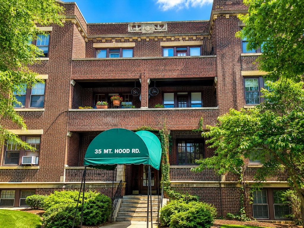 35 Mt Hood Road, Boston, Massachusetts, 2 Bedrooms Bedrooms, 4 Rooms Rooms,1 BathroomBathrooms,Residential Lease,For Rent,Mt Hood Road,73548380