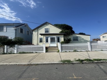 52 Crest Ave, Revere, Massachusetts, 3 Bedrooms Bedrooms, 6 Rooms Rooms,1 BathroomBathrooms,Residential Lease,For Rent,Crest Ave,73548385