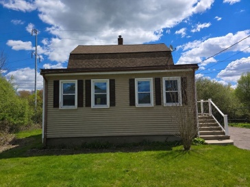 33 Hayes Ave, Whitman, Massachusetts, 4 Bedrooms Bedrooms, 7 Rooms Rooms,2.5 BathroomsBathrooms,Residential,For Sale,Hayes Ave,73500730