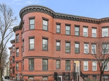 65 Pleasant Street, Brookline, Massachusetts, 3 Bedrooms Bedrooms, 6 Rooms Rooms,3.5 BathroomsBathrooms,Residential Lease,For Rent,Pleasant Street,73529312