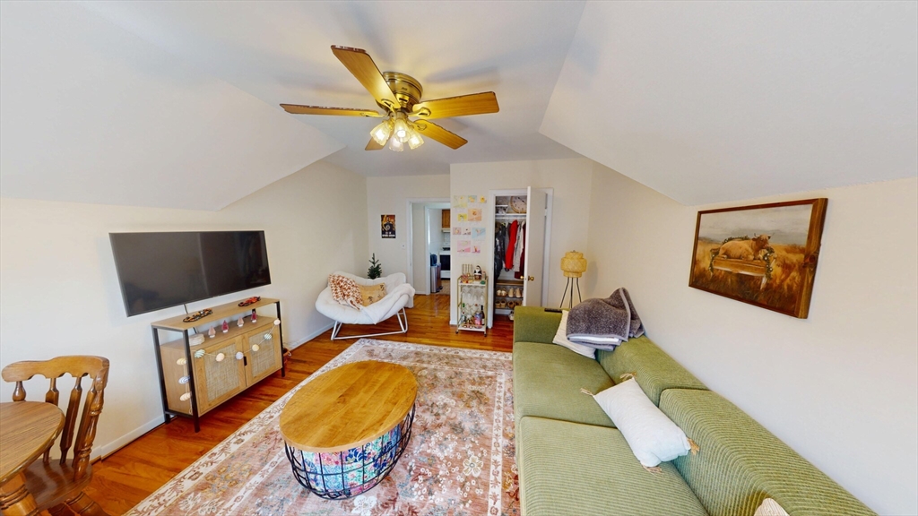 215 Parsons, Boston, Massachusetts, 2 Bedrooms Bedrooms, 3 Rooms Rooms,1 BathroomBathrooms,Residential Lease,For Rent,Parsons,73548362