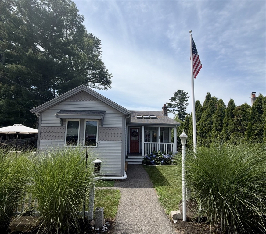 42 Crystal Lake Dr, Carver, Massachusetts, 3 Bedrooms Bedrooms, 4 Rooms Rooms,1 BathroomBathrooms,Residential,For Sale,Crystal Lake Dr,73548391