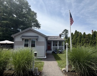 42 Crystal Lake Dr, Carver, Massachusetts, 3 Bedrooms Bedrooms, 4 Rooms Rooms,1 BathroomBathrooms,Residential,For Sale,Crystal Lake Dr,73548391
