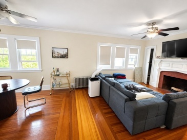 1217 Beacon St, Brookline, Massachusetts, 3 Bedrooms Bedrooms, 6 Rooms Rooms,1 BathroomBathrooms,Residential Lease,For Rent,Beacon St,73548416