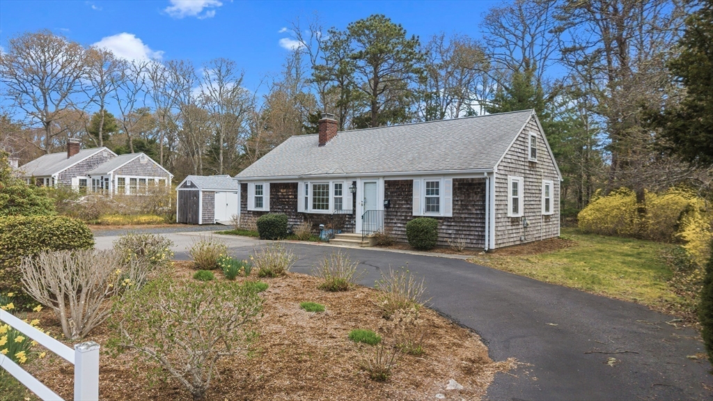84 Hinckley Cir, Barnstable, Massachusetts, 3 Bedrooms Bedrooms, 5 Rooms Rooms,1.5 BathroomsBathrooms,Residential,For Sale,Hinckley Cir,73548407