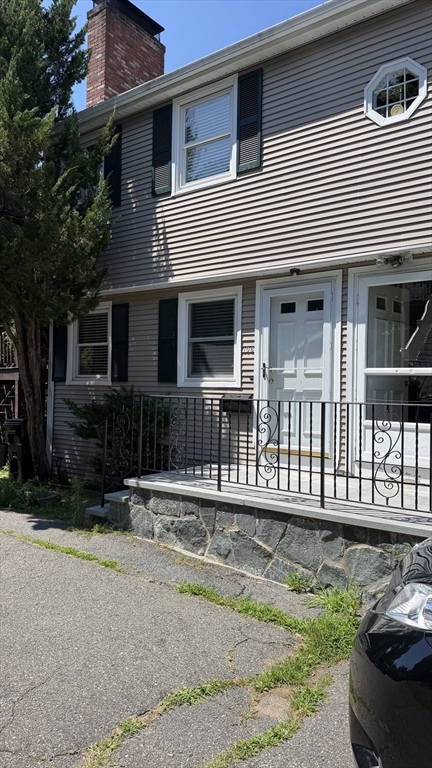106 Green Street, Marblehead, Massachusetts, 2 Bedrooms Bedrooms, 5 Rooms Rooms,1 BathroomBathrooms,Residential Lease,For Rent,Green Street,73548437