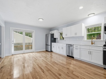 8 Ash St, Plymouth, Massachusetts, 4 Bedrooms Bedrooms, 10 Rooms Rooms,2 BathroomsBathrooms,Residential Lease,For Rent,Ash St,73548455