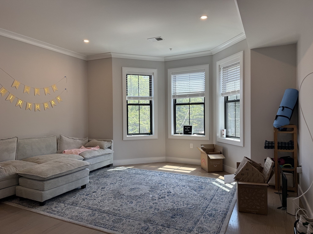 285 Lamartine, Boston, Massachusetts, 4 Bedrooms Bedrooms, 5 Rooms Rooms,2 BathroomsBathrooms,Residential Lease,For Rent,Lamartine,73548456