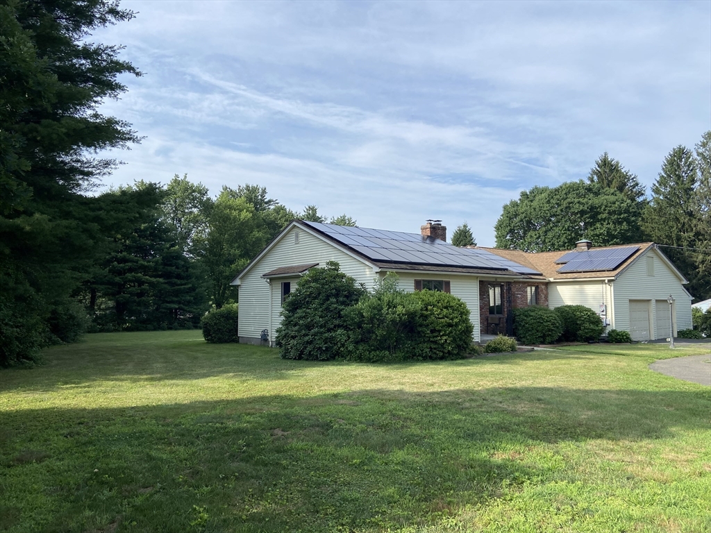 53 Hampden Road, East Longmeadow, Massachusetts, 3 Bedrooms Bedrooms, 5 Rooms Rooms,3.5 BathroomsBathrooms,Residential,For Sale,Hampden Road,73548466