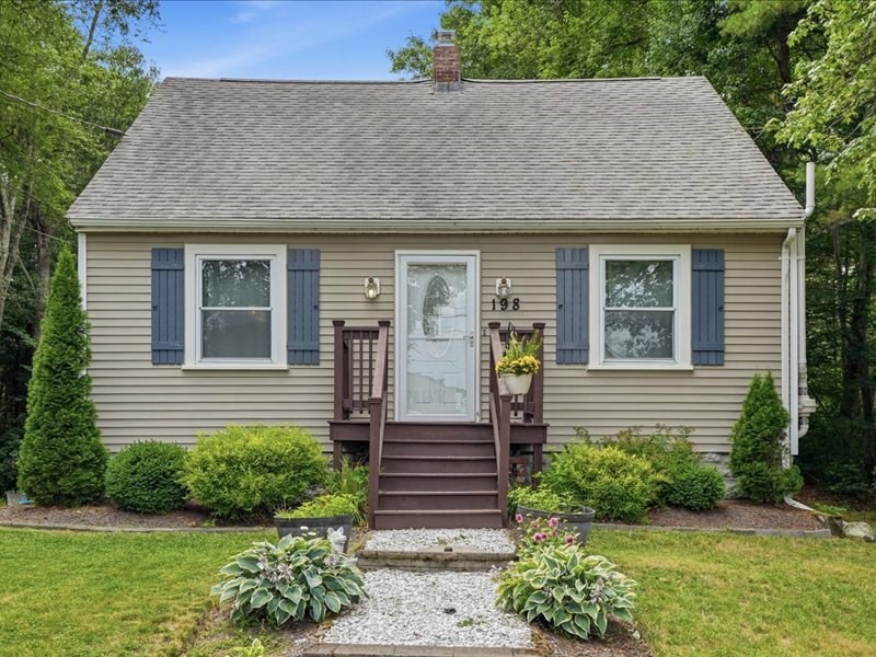 198 County St, Lakeville, Massachusetts, 3 Bedrooms Bedrooms, 6 Rooms Rooms,1 BathroomBathrooms,Residential,For Sale,County St,73548465