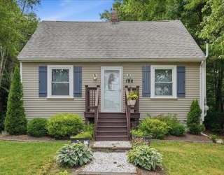 198 County St, Lakeville, Massachusetts, 3 Bedrooms Bedrooms, 6 Rooms Rooms,1 BathroomBathrooms,Residential,For Sale,County St,73548465