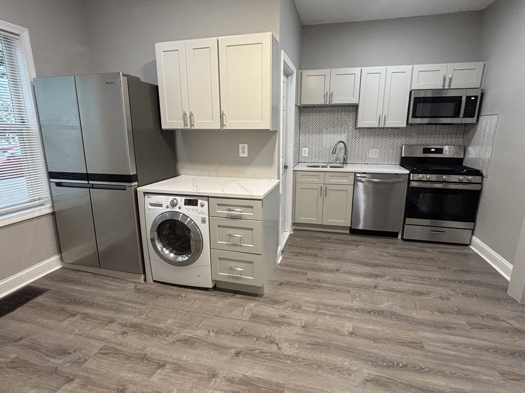 150 Fifth St., Cambridge, Massachusetts, 1 Bedroom Bedrooms, 3 Rooms Rooms,1 BathroomBathrooms,Residential Lease,For Rent,Fifth St.,73548489