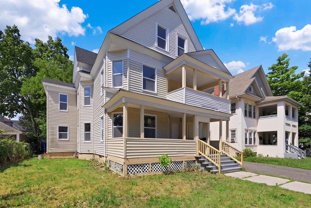 282 White St, Springfield, Massachusetts, 9 Bedrooms Bedrooms, 14 Rooms Rooms,3 BathroomsBathrooms,Residential Income,For Sale,White St,73548482