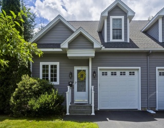 102 Lyman St, South Hadley, Massachusetts, 2 Bedrooms Bedrooms, 5 Rooms Rooms,2.5 BathroomsBathrooms,Residential,For Sale,Lyman St,73548514