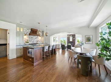 197 Winchester St, Brookline, Massachusetts, 4 Bedrooms Bedrooms, 12 Rooms Rooms,3.5 BathroomsBathrooms,Residential Lease,For Rent,Winchester St,73548731