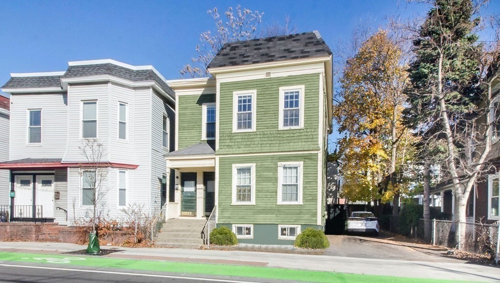 297 Beacon St, Somerville, Massachusetts, 2 Bedrooms Bedrooms, 5 Rooms Rooms,1 BathroomBathrooms,Residential Lease,For Rent,Beacon St,73548732