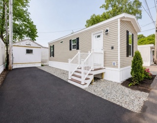 1346 Newport Ave, Attleboro, Massachusetts, 1 Bedroom Bedrooms, 3 Rooms Rooms,1 BathroomBathrooms,Residential,For Sale,Newport Ave,73548738