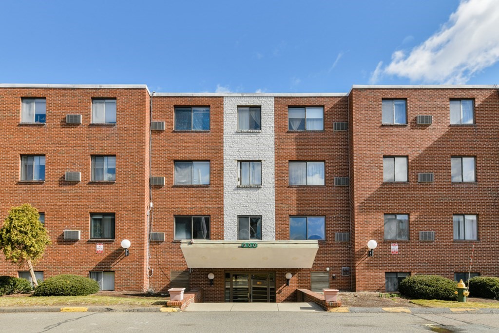 900 Governors Dr, Winthrop, Massachusetts, 2 Bedrooms Bedrooms, 4 Rooms Rooms,1 BathroomBathrooms,Residential Lease,For Rent,Governors Dr,73536633