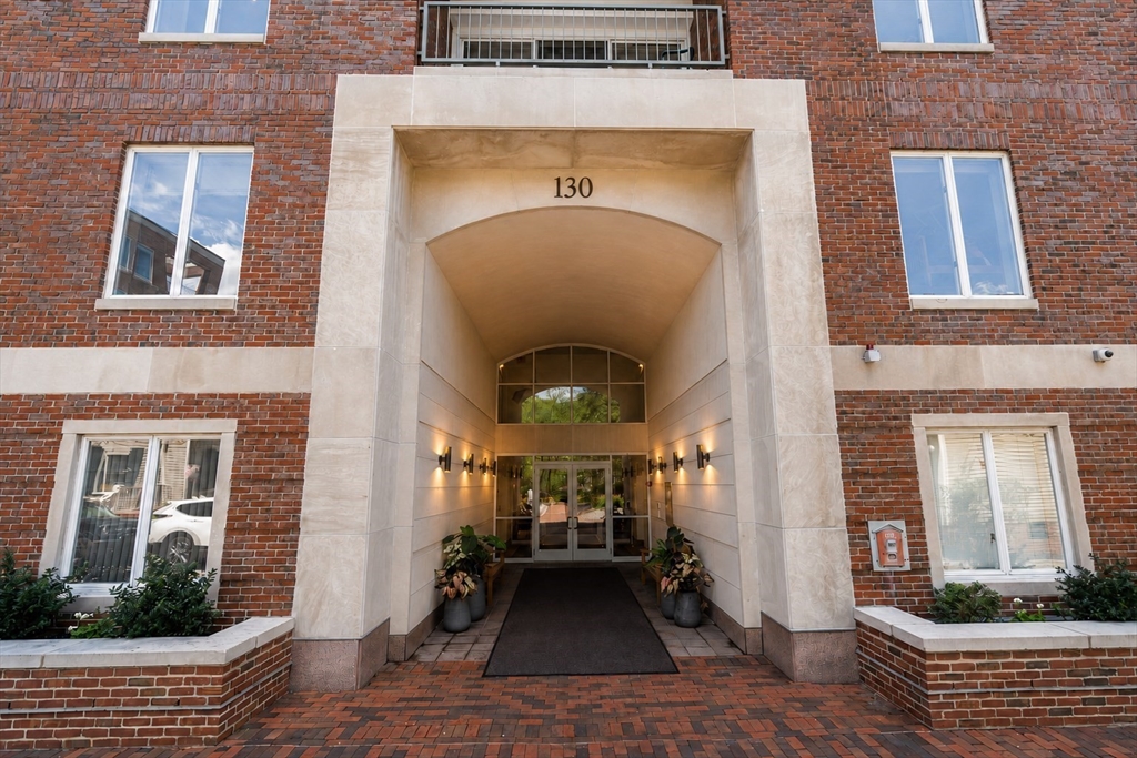 130 Mount Auburn St, Cambridge, Massachusetts, 3 Bedrooms Bedrooms, 5 Rooms Rooms,3 BathroomsBathrooms,Residential,For Sale,Mount Auburn St,73548752