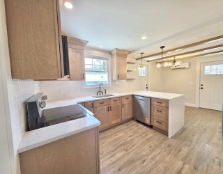 8 Wolf Hill Rd, Smithfield, Rhode Island, 4 Bedrooms Bedrooms, 7 Rooms Rooms,2 BathroomsBathrooms,Residential,For Sale,Wolf Hill Rd,73548544