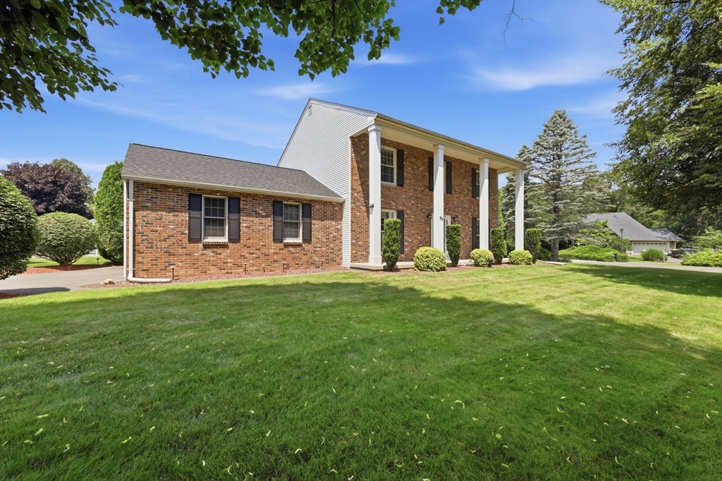 33 Kimberly Dr, South Hadley, Massachusetts, 4 Bedrooms Bedrooms, 8 Rooms Rooms,2.5 BathroomsBathrooms,Residential,For Sale,Kimberly Dr,73548551