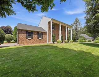 33 Kimberly Dr, South Hadley, Massachusetts, 4 Bedrooms Bedrooms, 8 Rooms Rooms,2.5 BathroomsBathrooms,Residential,For Sale,Kimberly Dr,73548551