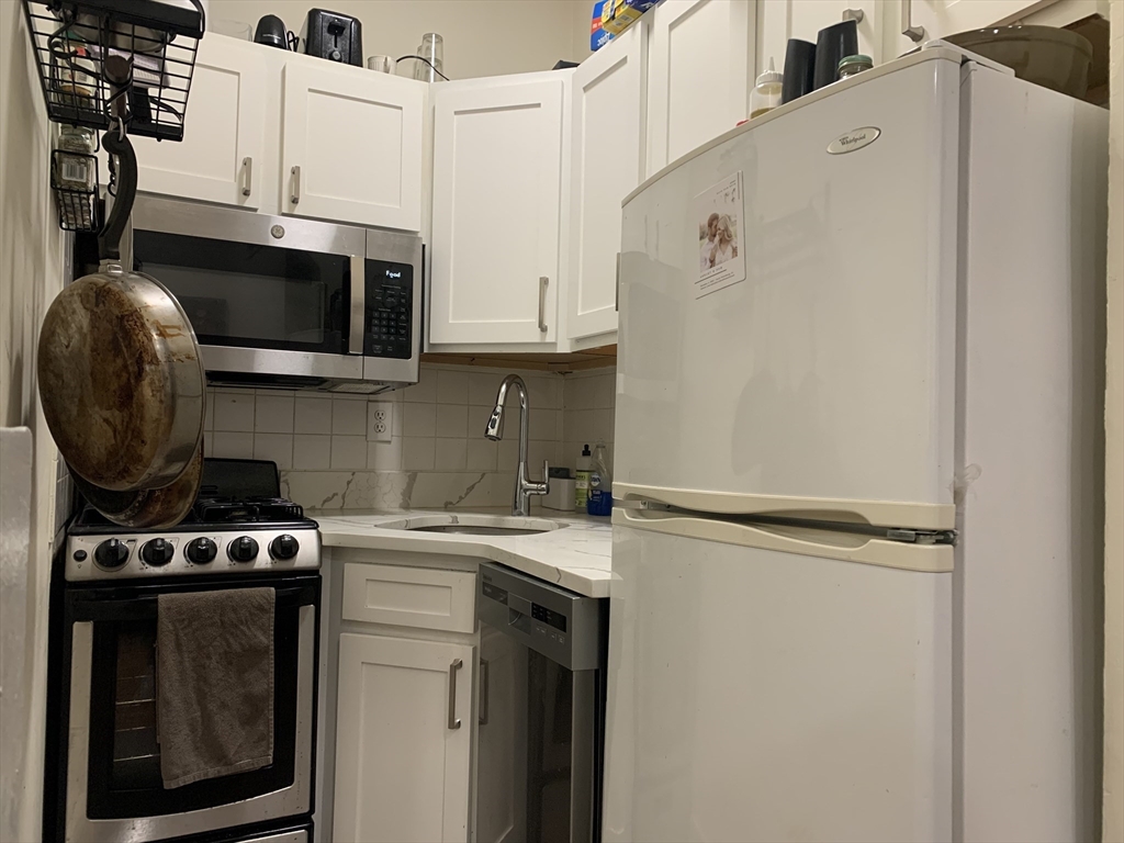 468 Commonwealth Ave., Boston, Massachusetts, 1 Bedroom Bedrooms, 4 Rooms Rooms,1 BathroomBathrooms,Residential Lease,For Rent,Commonwealth Ave.,73548552