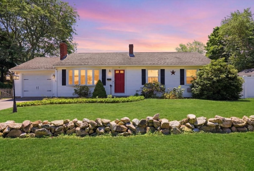 17 Green Dr, Dartmouth, Massachusetts, 3 Bedrooms Bedrooms, 5 Rooms Rooms,1.5 BathroomsBathrooms,Residential,For Sale,Green Dr,73548556