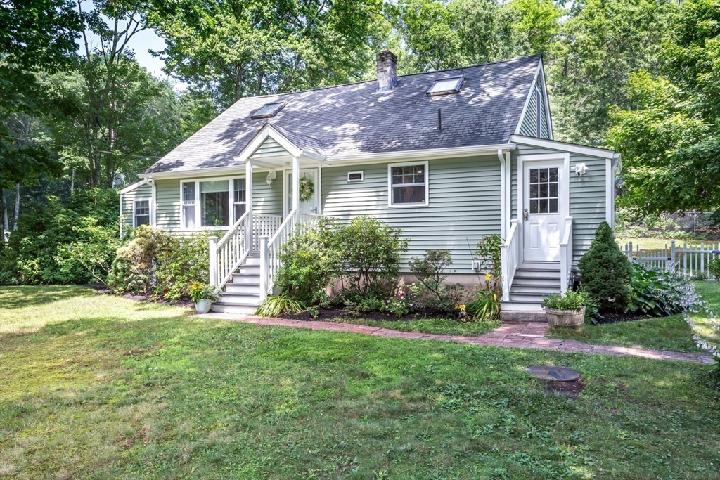 314 Pleasant St, Franklin, Massachusetts, 3 Bedrooms Bedrooms, 6 Rooms Rooms,2 BathroomsBathrooms,Residential,For Sale,Pleasant St,73548585