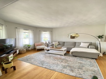 42 Colby, Belmont, Massachusetts, 2 Bedrooms Bedrooms, 5 Rooms Rooms,1 BathroomBathrooms,Residential Lease,For Rent,Colby,73548593