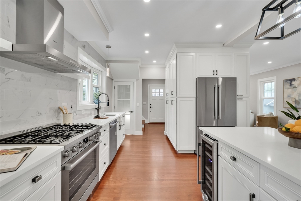 20 Riverview St, Dedham, Massachusetts, 3 Bedrooms Bedrooms, 7 Rooms Rooms,2 BathroomsBathrooms,Residential,For Sale,Riverview St,73525208