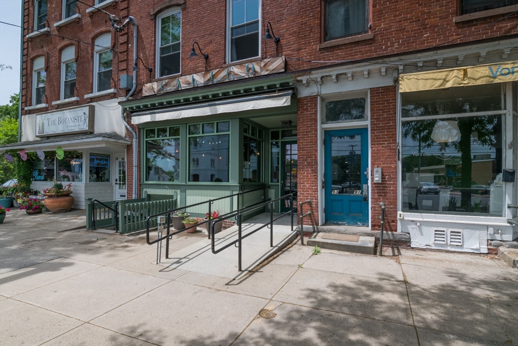 93-95 Main St, Easthampton, Massachusetts, ,Commercial Sale,For Sale,Main St,73548606