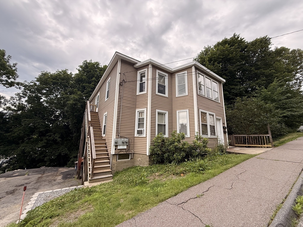 105 Grant St, Gardner, Massachusetts, 4 Bedrooms Bedrooms, 8 Rooms Rooms,2 BathroomsBathrooms,Residential Income,For Sale,Grant St,73548617