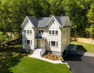 87 Lakeview Street, Sharon, Massachusetts, 4 Bedrooms Bedrooms, 10 Rooms Rooms,3.5 BathroomsBathrooms,Residential,For Sale,Lakeview Street,73548648