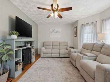 4 Waite St, Salem, Massachusetts, 2 Bedrooms Bedrooms, 5 Rooms Rooms,1 BathroomBathrooms,Residential,For Sale,Waite St,73532991 4 Waite St, Salem, Massachusetts, 2 Bedrooms Bedrooms, 5 Rooms Rooms,1 BathroomBathrooms,Residential,For Sale,Waite St,73532991