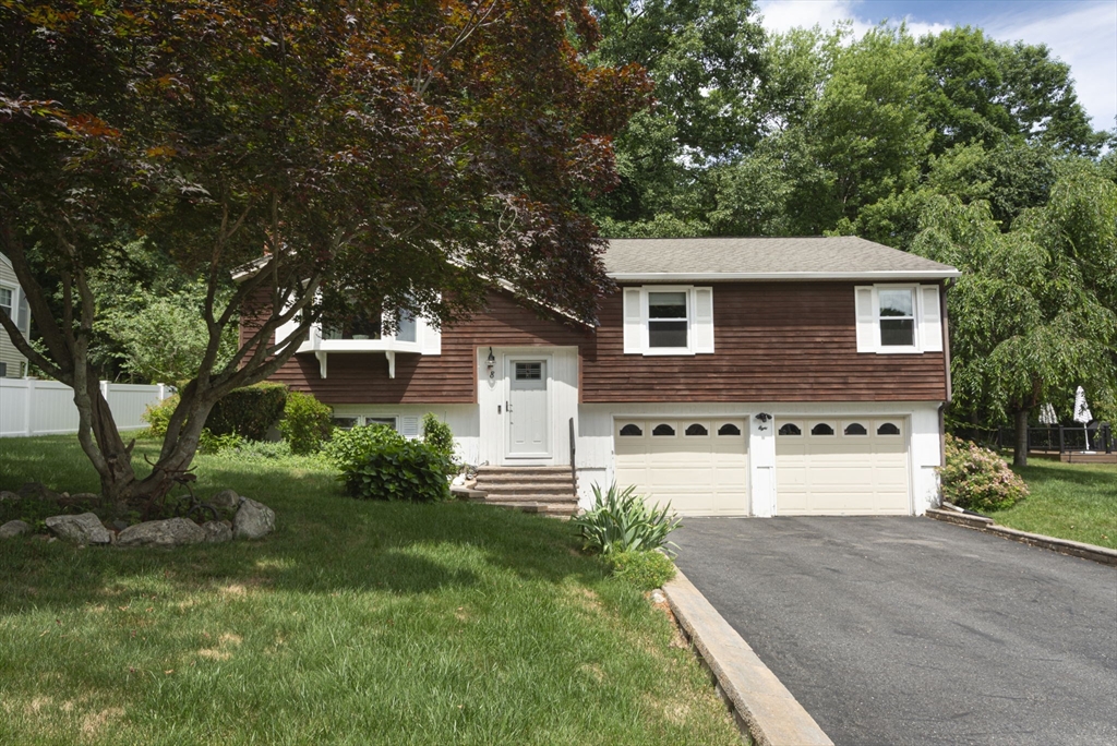 8 Cedar Rd, Holden, Massachusetts, 3 Bedrooms Bedrooms, 7 Rooms Rooms,2.5 BathroomsBathrooms,Residential,For Sale,Cedar Rd,73548612