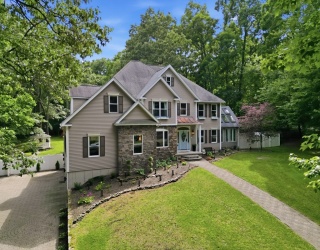 4 Iroquois Ln, Wilbraham, Massachusetts, 4 Bedrooms Bedrooms, 9 Rooms Rooms,3.5 BathroomsBathrooms,Residential,For Sale,Iroquois Ln,73548584