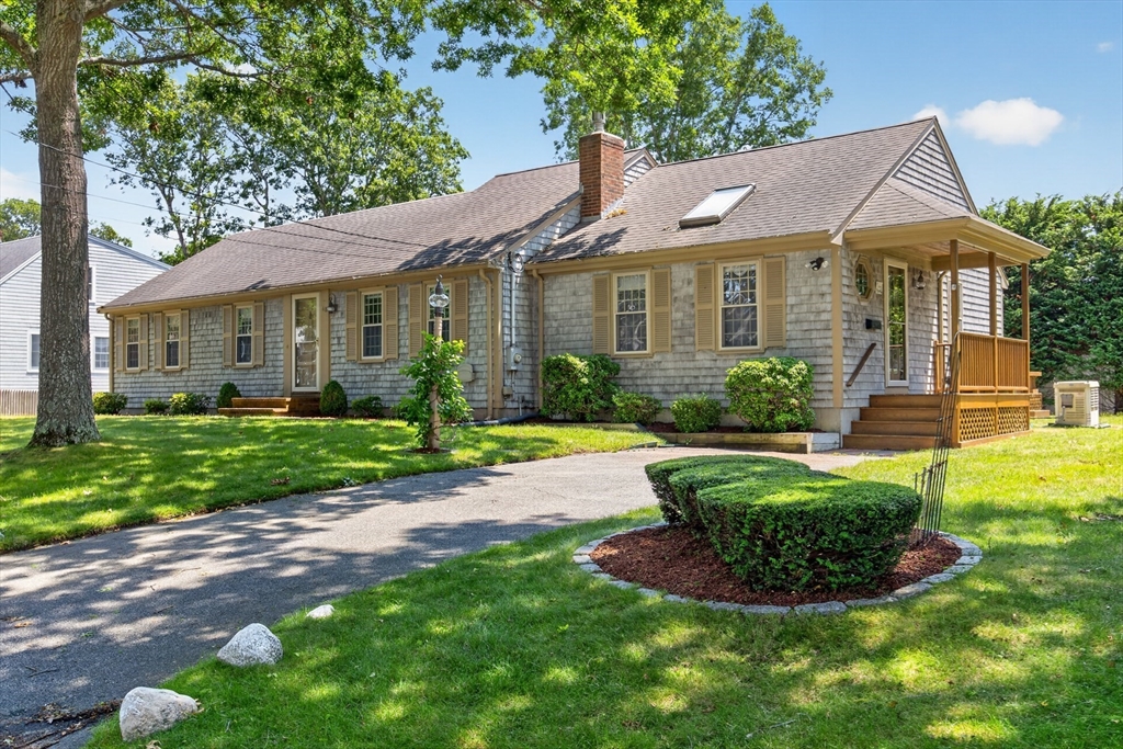 40 Cooper Rd, Falmouth, Massachusetts, 3 Bedrooms Bedrooms, 7 Rooms Rooms,2 BathroomsBathrooms,Residential,For Sale,Cooper Rd,73548568